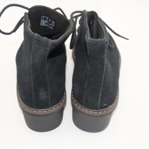 NEW Clarks Airabell Women's 5.5 Lace Up Ankle Chukka Boots Booties Black Suede - Picture 3 of 9